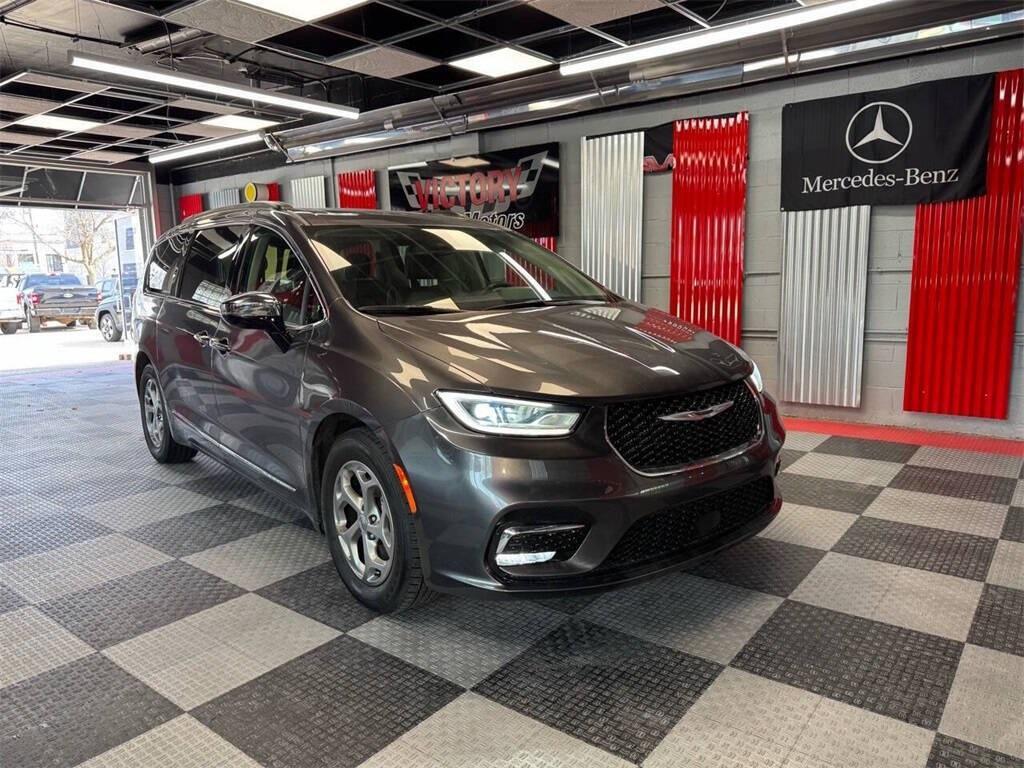 used 2023 Chrysler Pacifica car, priced at $27,088