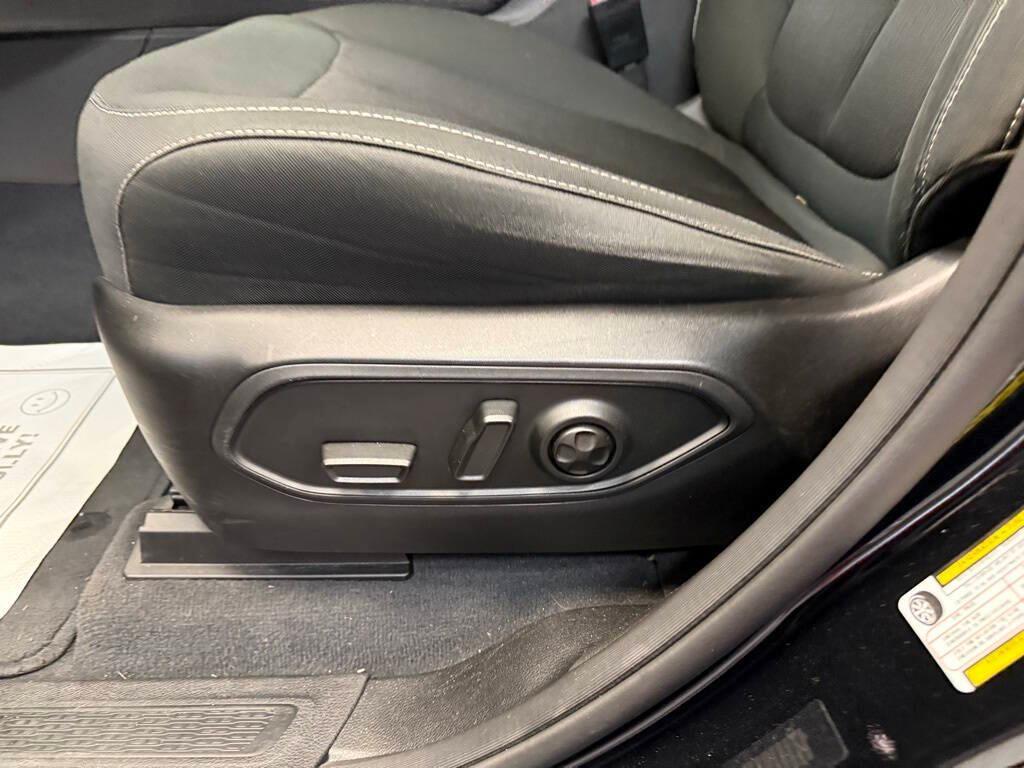used 2023 Jeep Grand Cherokee car, priced at $27,308