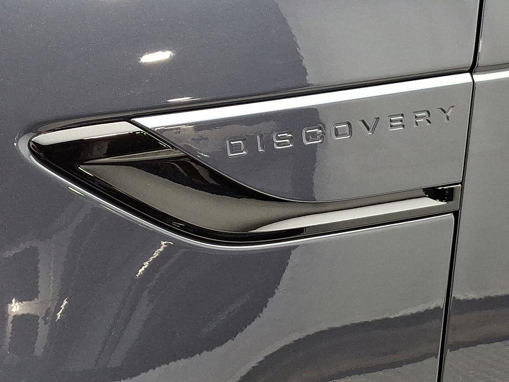 new 2025 Land Rover Discovery car, priced at $77,118