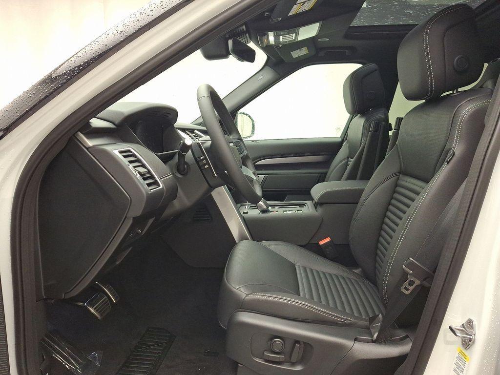 new 2025 Land Rover Discovery car, priced at $68,018