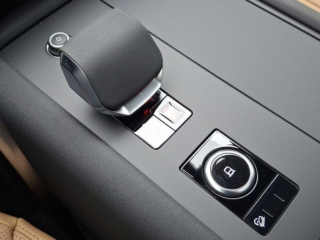 new 2025 Land Rover Discovery car, priced at $76,318