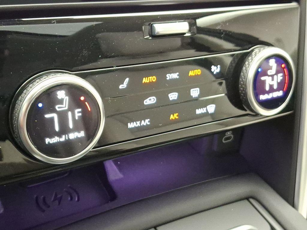 new 2025 Land Rover Discovery car, priced at $68,818