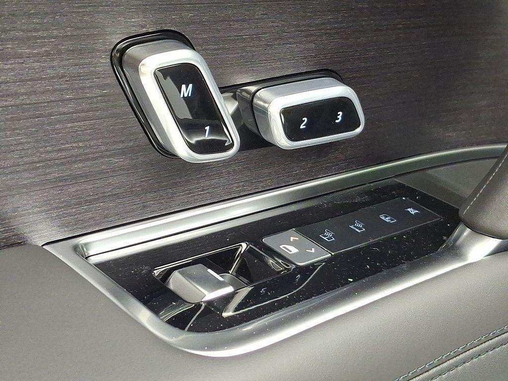 new 2025 Land Rover Range Rover car, priced at $133,605