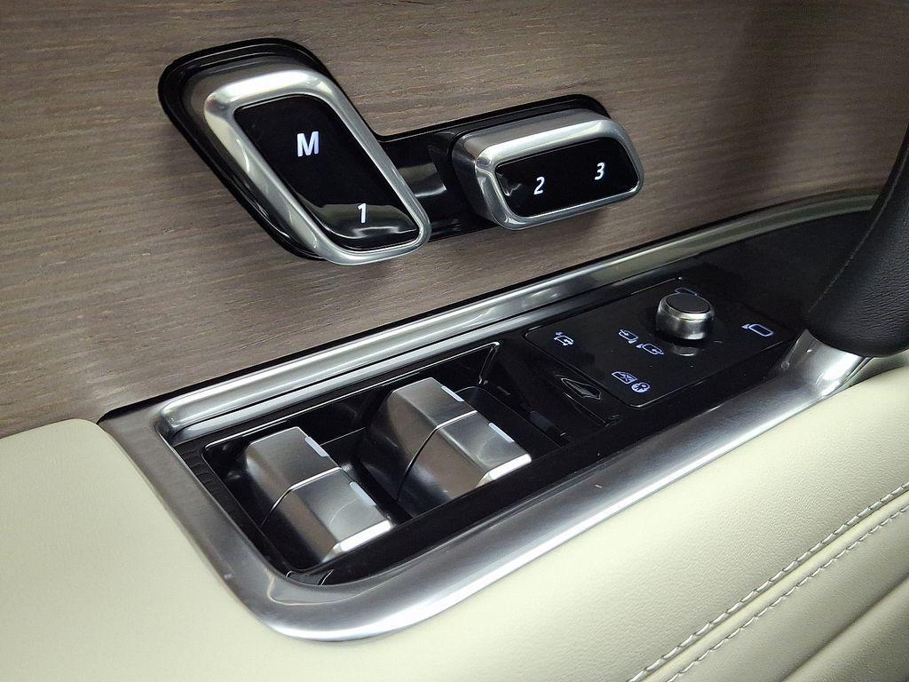 new 2025 Land Rover Range Rover car, priced at $191,580