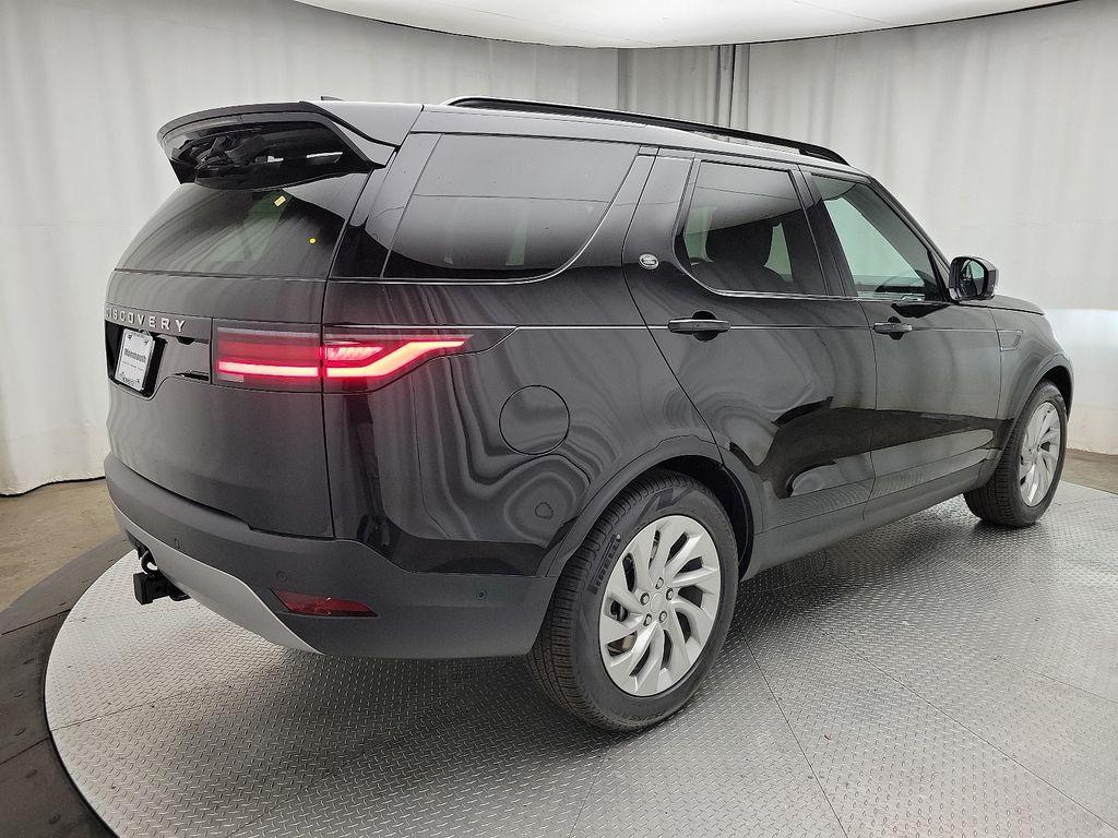 new 2024 Land Rover Discovery car