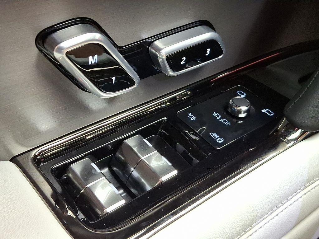 new 2025 Land Rover Range Rover Sport car, priced at $92,070