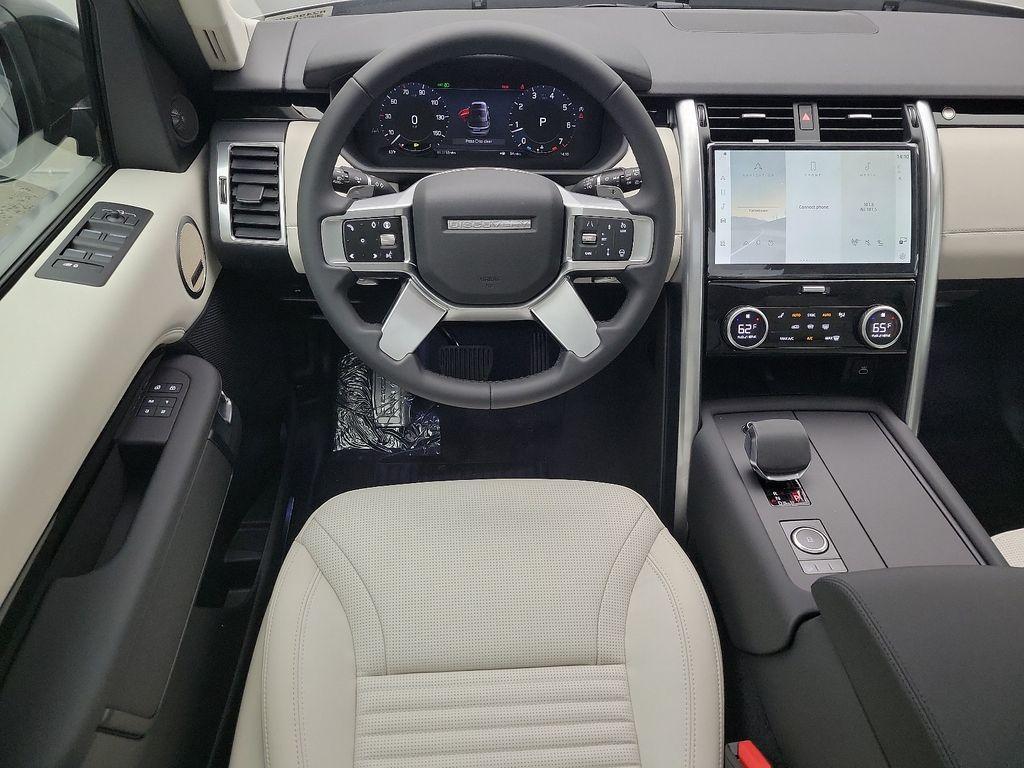 new 2024 Land Rover Discovery car