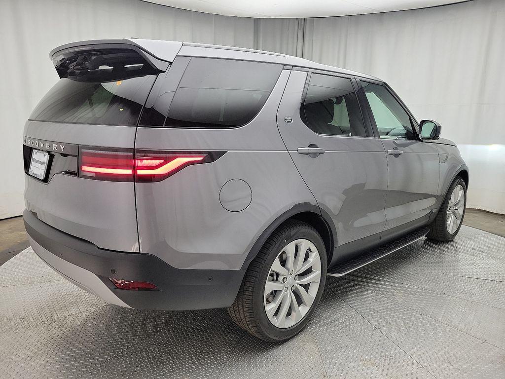 new 2024 Land Rover Discovery car