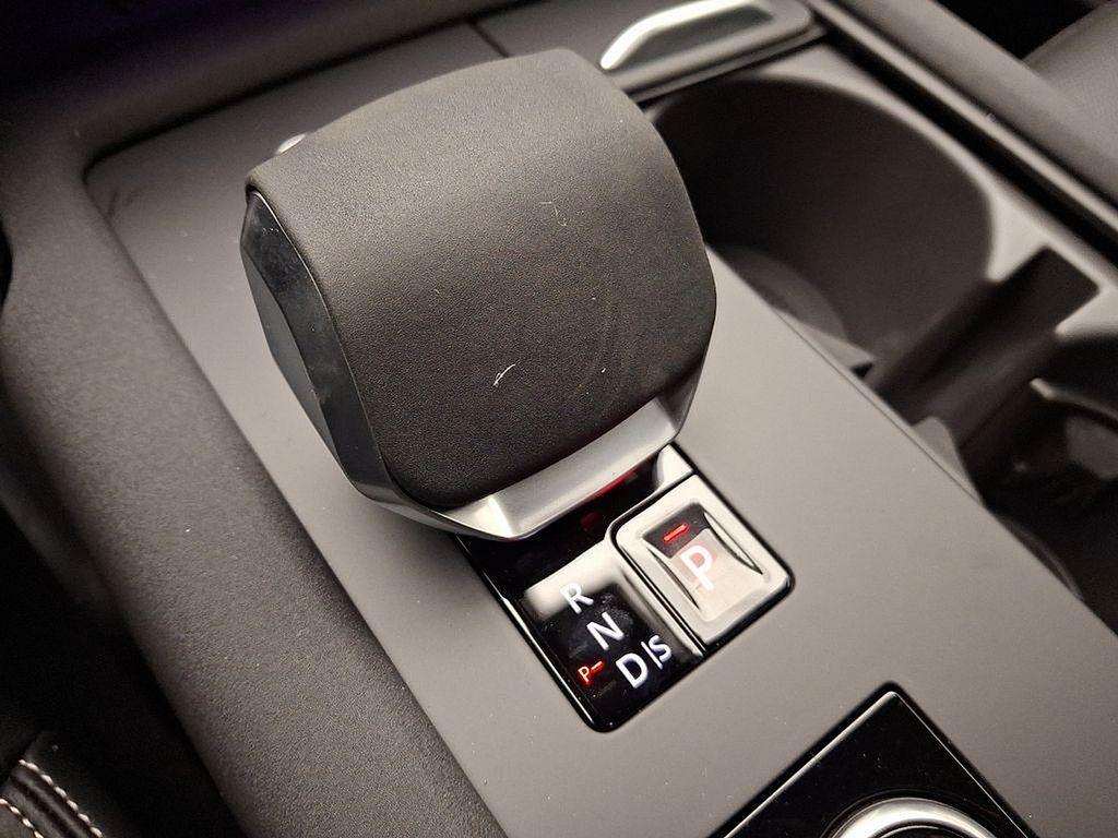 new 2025 Land Rover Discovery car, priced at $68,218