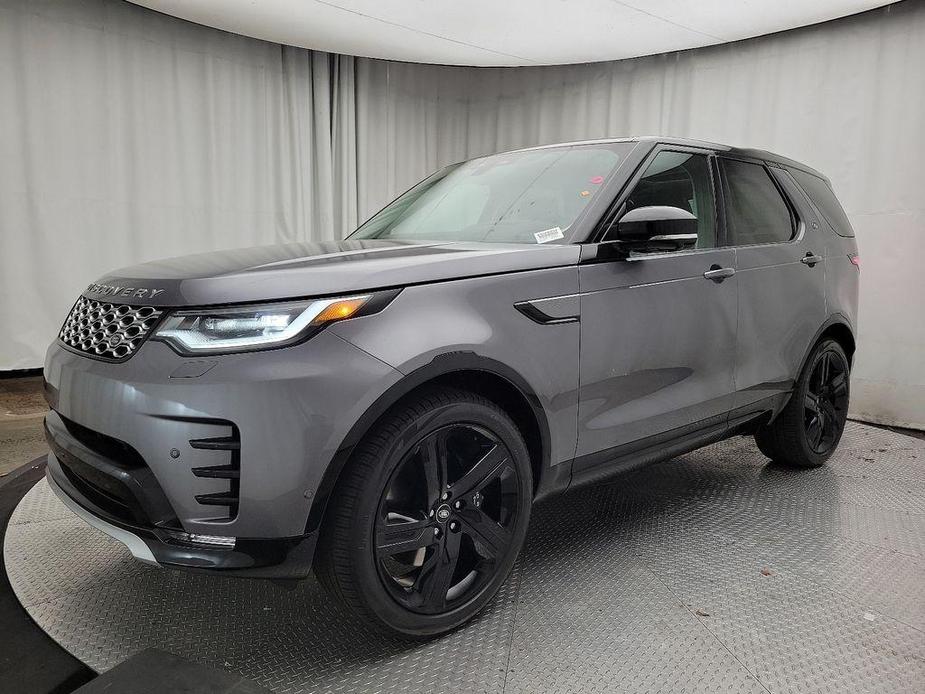 new 2025 Land Rover Discovery car, priced at $86,068