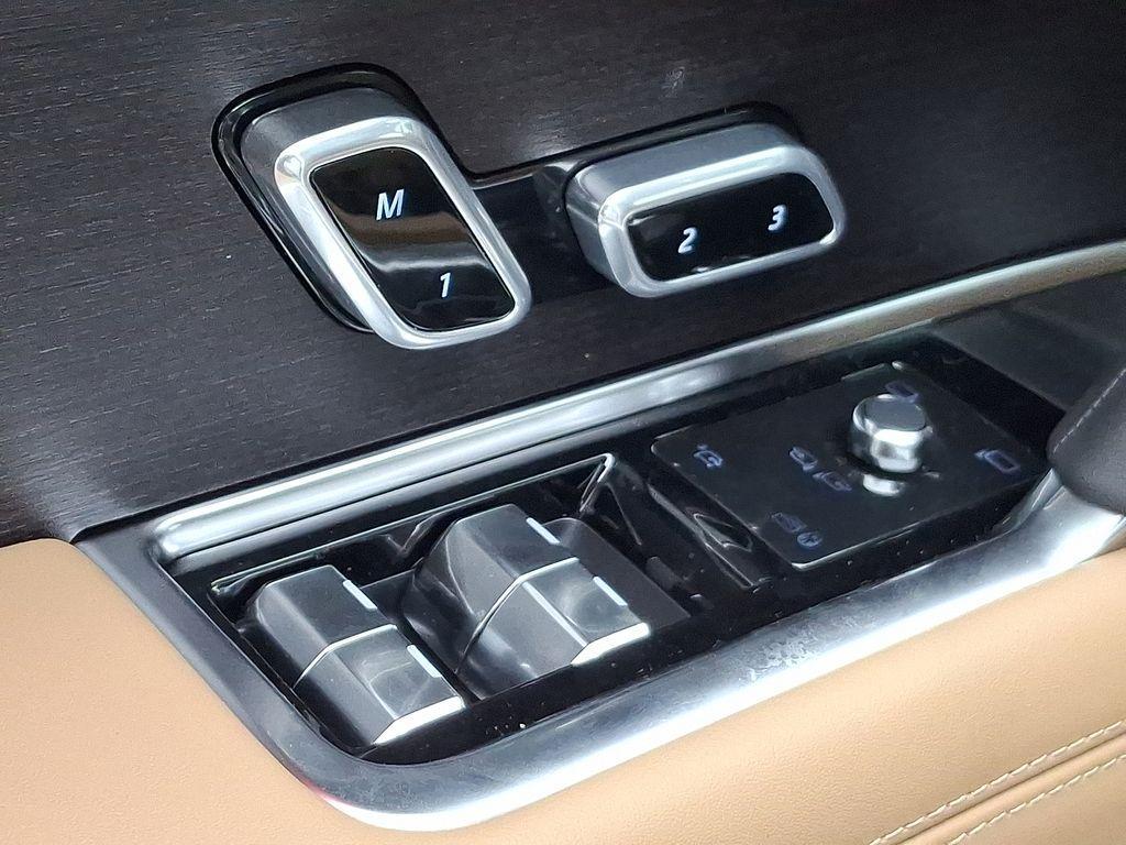new 2025 Land Rover Range Rover car, priced at $142,100