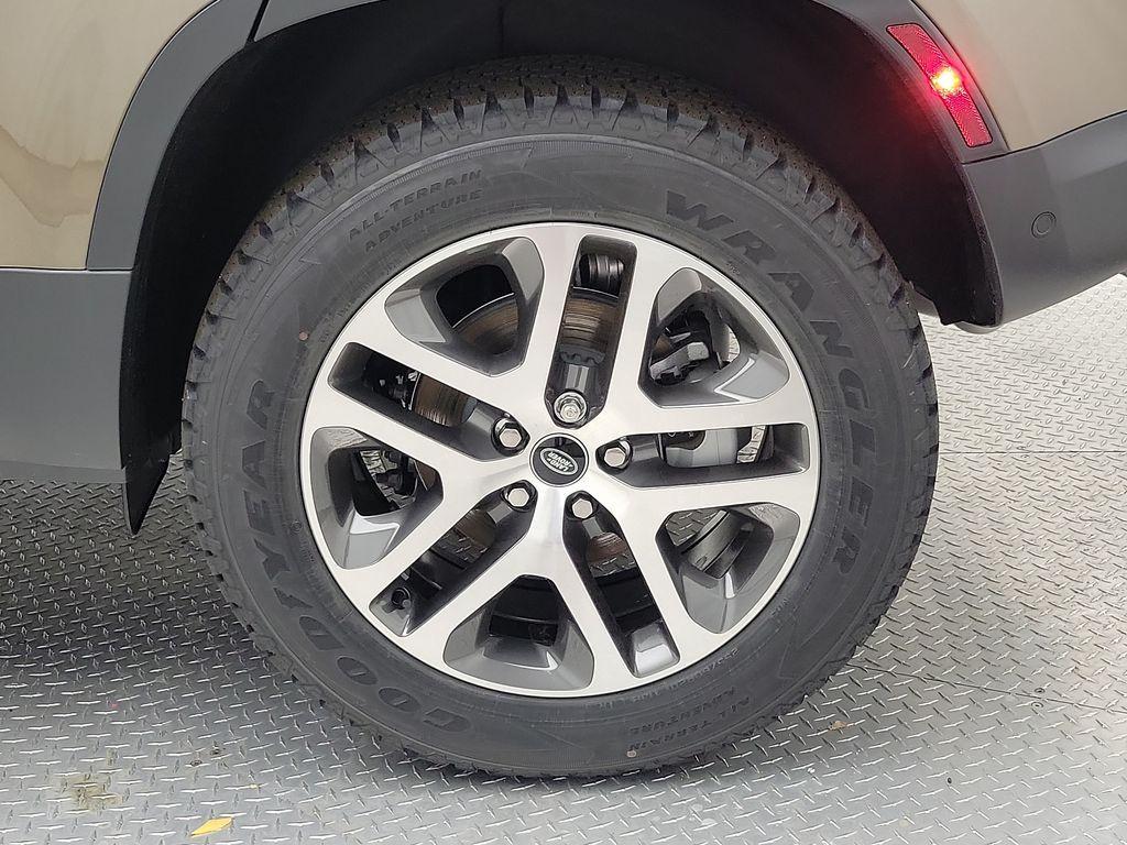 new 2025 Land Rover Defender car
