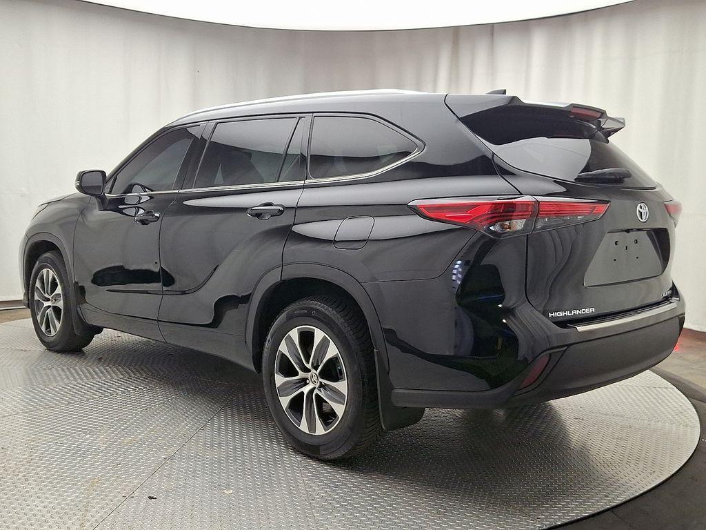 used 2020 Toyota Highlander car, priced at $22,354