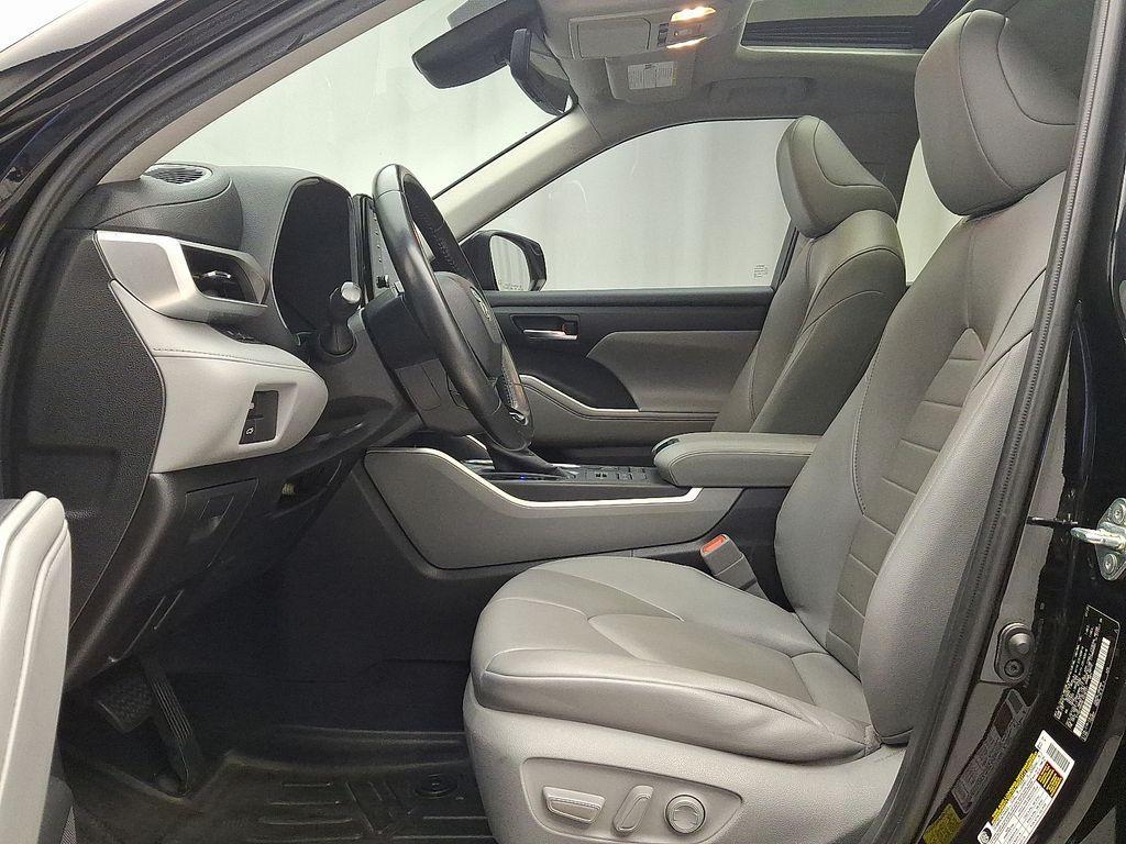 used 2020 Toyota Highlander car, priced at $22,354