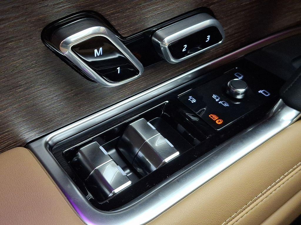 new 2025 Land Rover Range Rover car, priced at $129,500