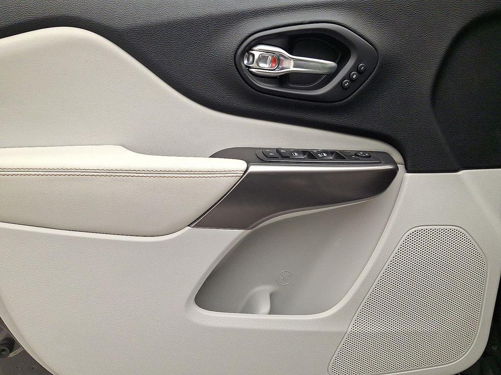 used 2020 Jeep Cherokee car, priced at $17,989