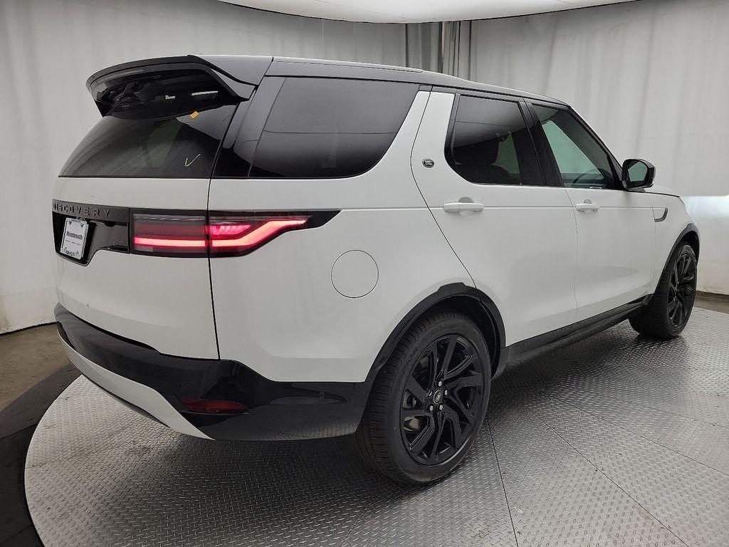 new 2024 Land Rover Discovery car