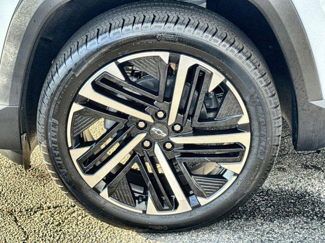 new 2026 Chevrolet Equinox car, priced at $36,931