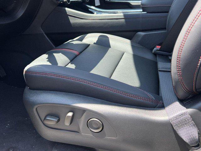 new 2025 Chevrolet Traverse car, priced at $57,701