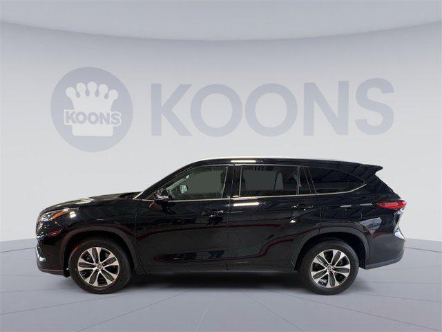 used 2022 Toyota Highlander car, priced at $30,000