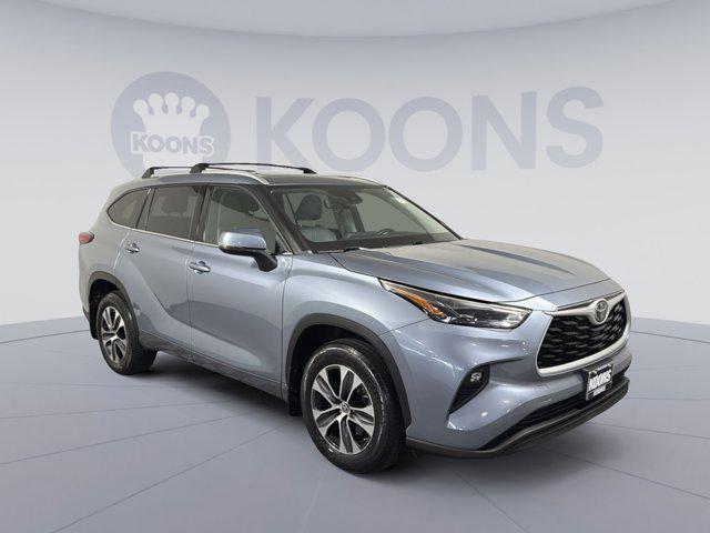 used 2022 Toyota Highlander car, priced at $37,500