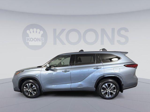 used 2022 Toyota Highlander car, priced at $37,500