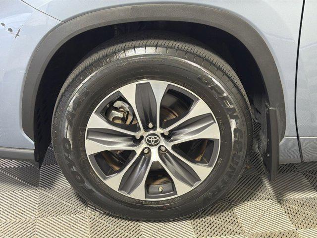 used 2022 Toyota Highlander car, priced at $37,500