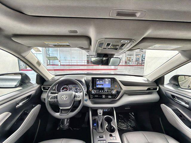 used 2022 Toyota Highlander car, priced at $37,500