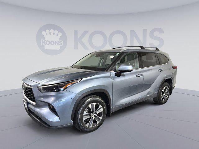 used 2022 Toyota Highlander car, priced at $37,500