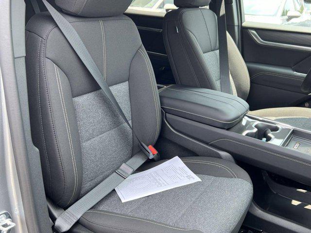 new 2025 GMC Acadia car, priced at $40,729