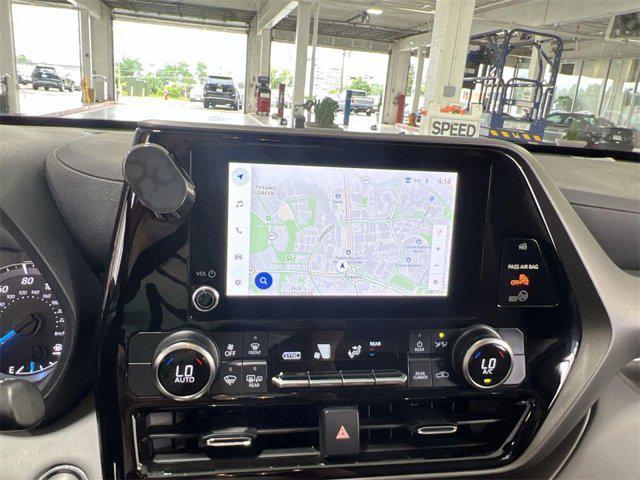 used 2023 Toyota Highlander Hybrid car, priced at $30,500