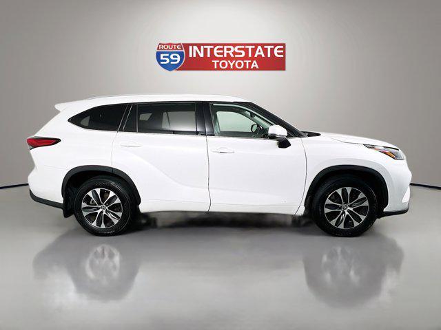 used 2022 Toyota Highlander car, priced at $35,822