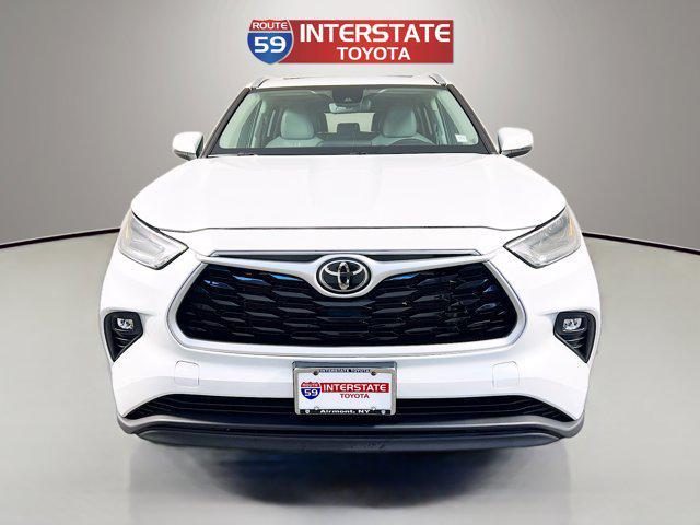 used 2022 Toyota Highlander car, priced at $35,822