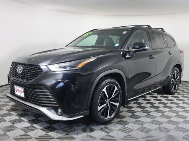 used 2022 Toyota Highlander car, priced at $38,954