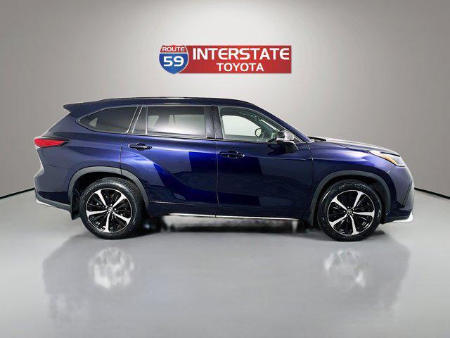 used 2022 Toyota Highlander car, priced at $38,508