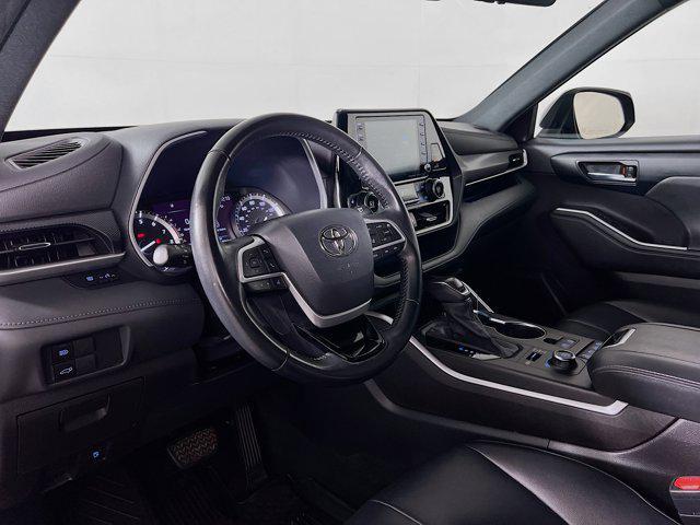 used 2022 Toyota Highlander car, priced at $38,508