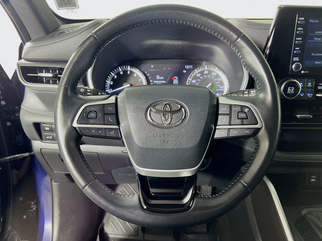 used 2022 Toyota Highlander car, priced at $38,508
