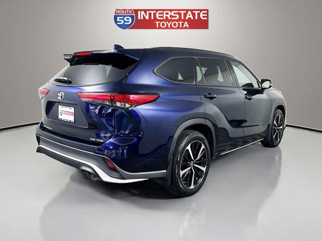 used 2022 Toyota Highlander car, priced at $38,508