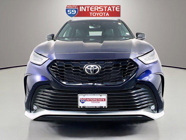 used 2022 Toyota Highlander car, priced at $38,508