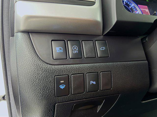 used 2018 Toyota Highlander car, priced at $27,747