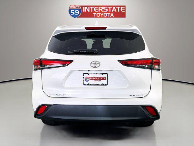 used 2022 Toyota Highlander car, priced at $39,929