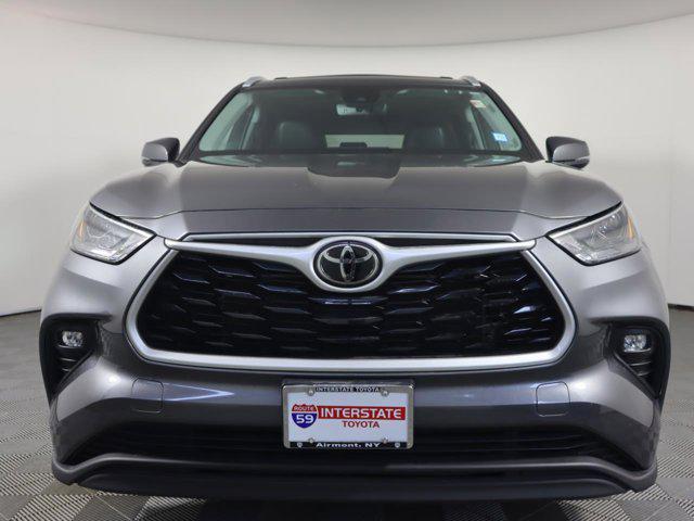 used 2022 Toyota Highlander car, priced at $36,966