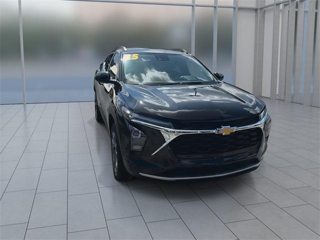 new 2025 Chevrolet Trax car, priced at $24,237