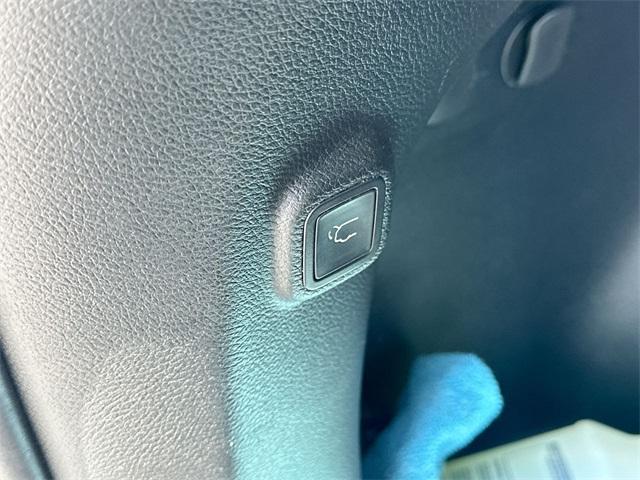 used 2019 Jeep Cherokee car, priced at $18,977