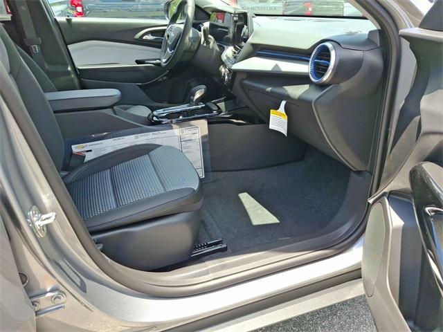 new 2025 Chevrolet Trax car, priced at $23,956