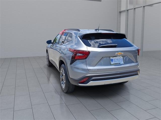 new 2025 Chevrolet Trax car, priced at $23,956