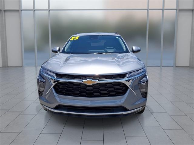 new 2025 Chevrolet Trax car, priced at $23,956