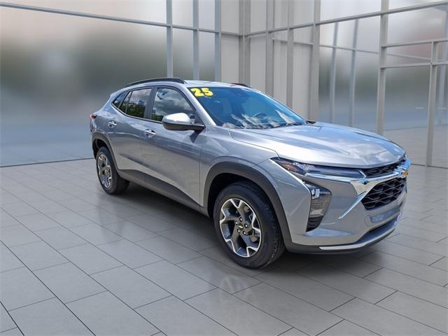 new 2025 Chevrolet Trax car, priced at $23,956