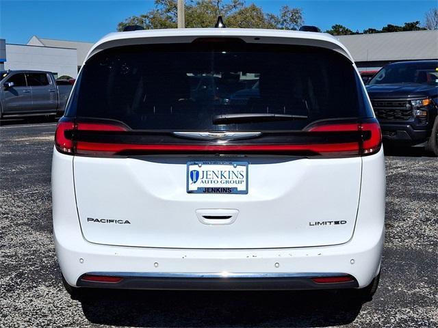 used 2023 Chrysler Pacifica car, priced at $27,977