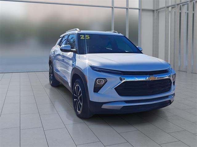 new 2025 Chevrolet TrailBlazer car, priced at $28,680